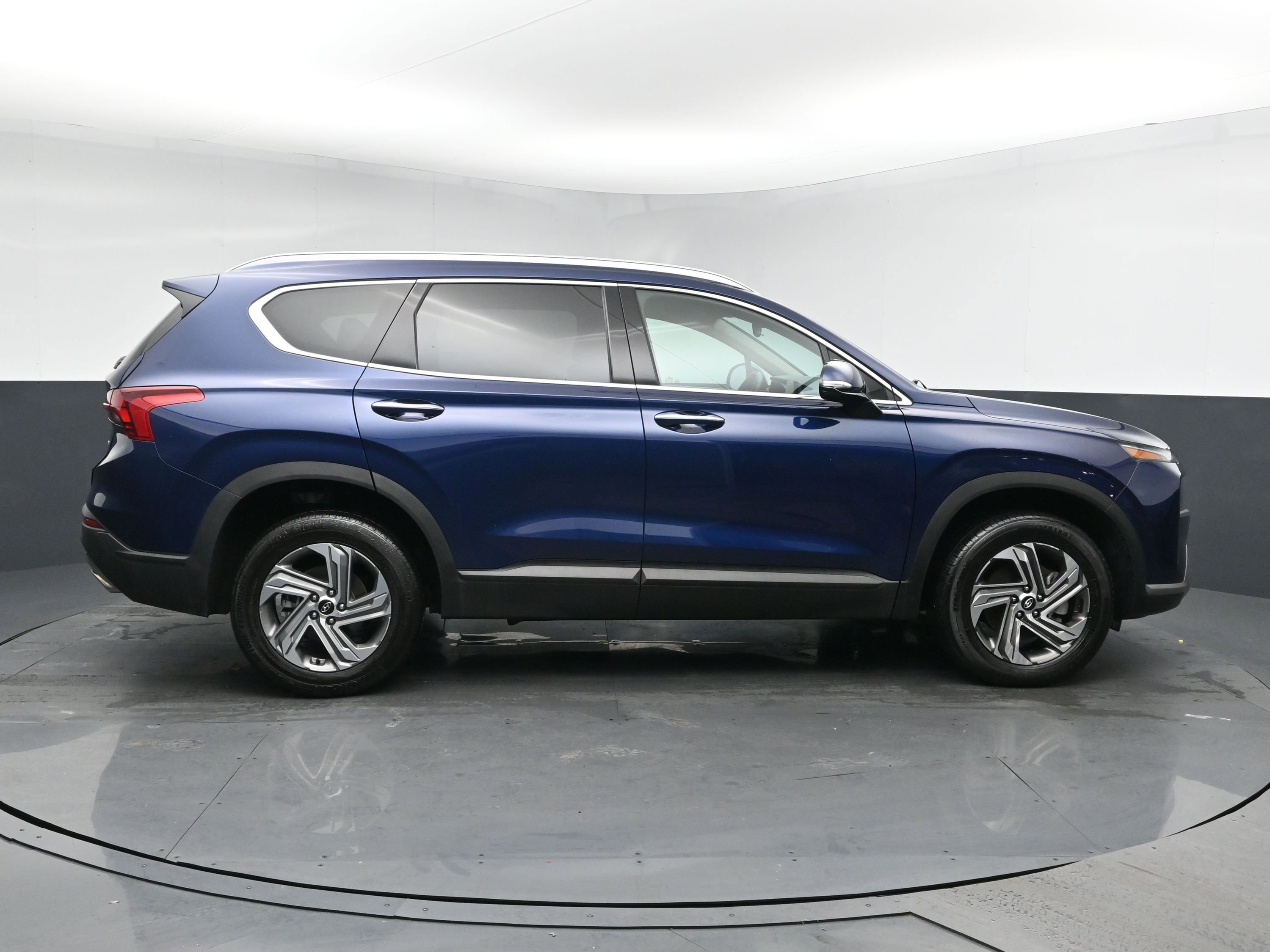 Used 2023 Hyundai Santa Fe SEL image 3