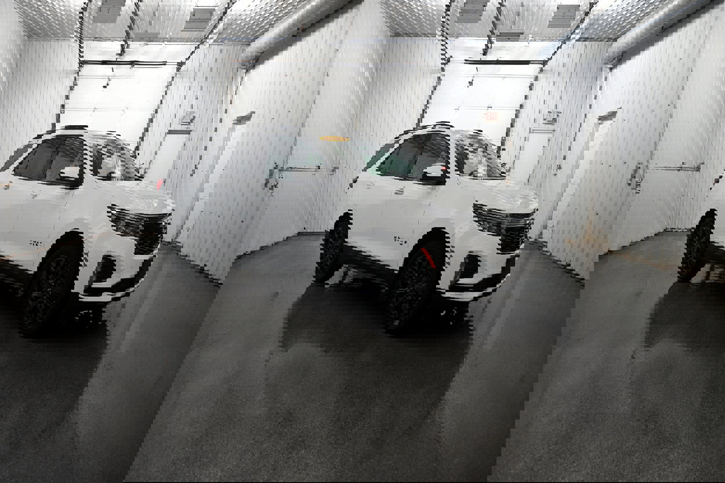 Used 2023 Chevrolet Equinox RS image 2