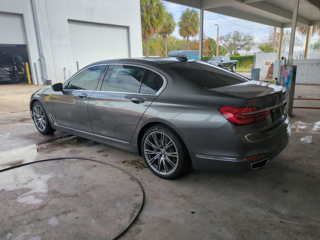 Used 2018 BMW 740i image 8