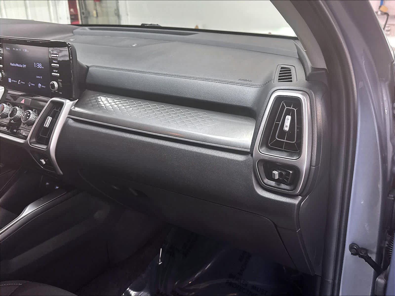 Used 2022 Kia Sorento LX AWD/4WD image 30