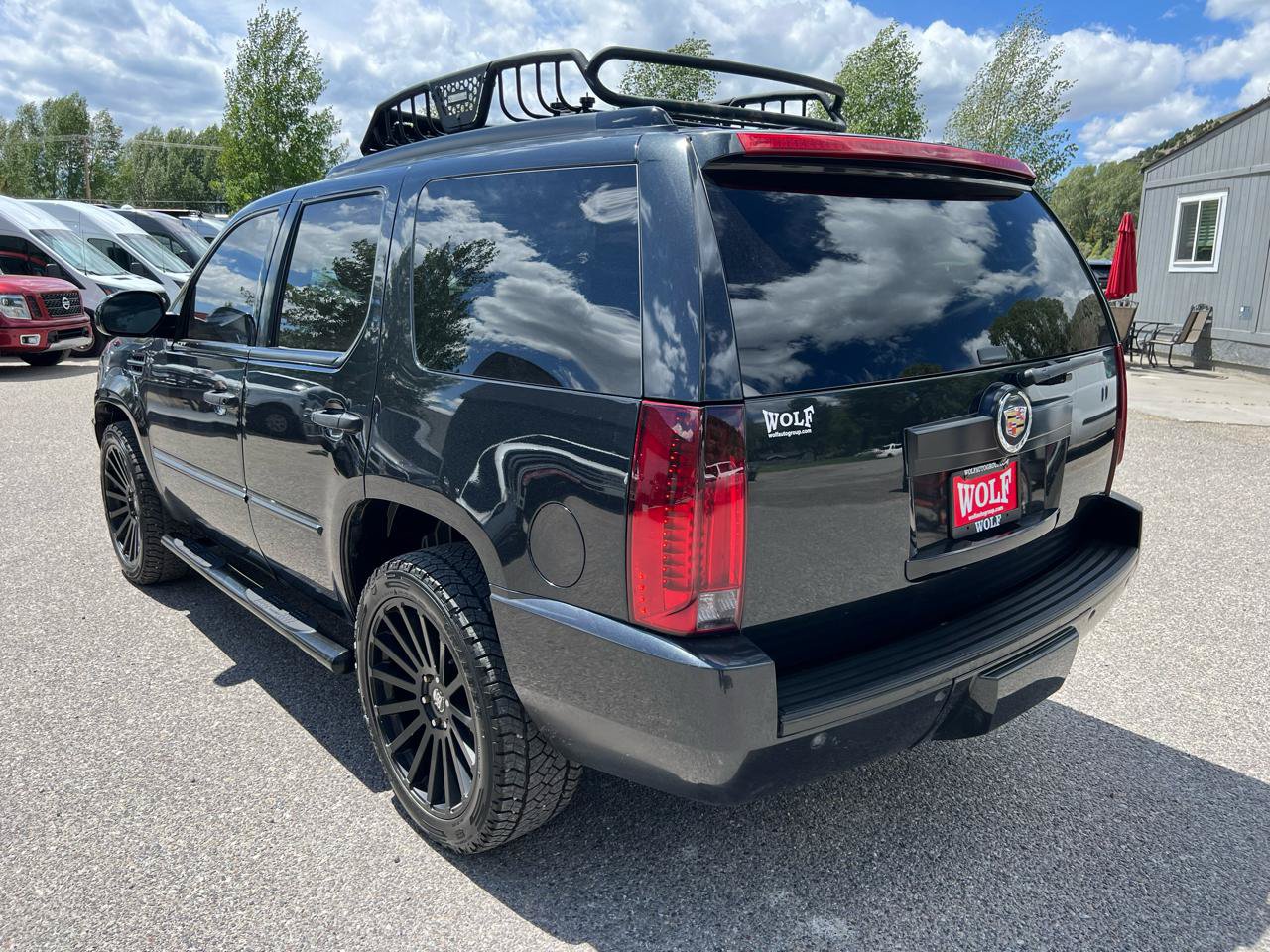 Used 2011 Cadillac Escalade Luxury AWD/4WD image 3