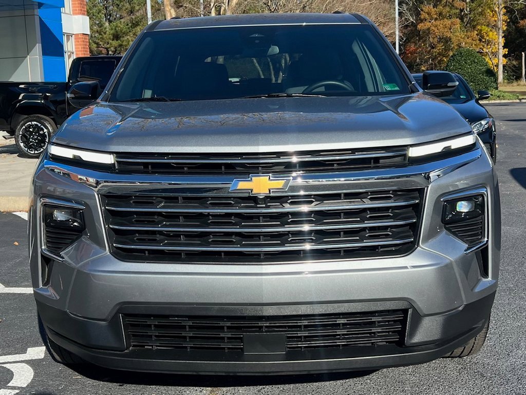 Used 2025 Chevrolet Traverse LT image 4
