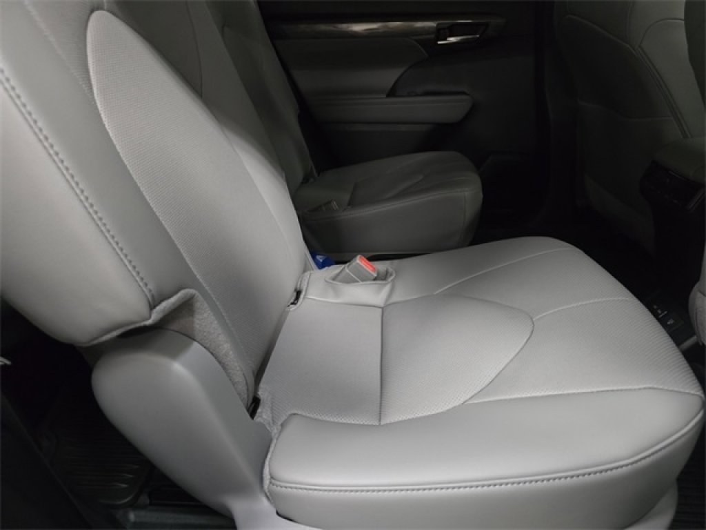 New 2026 Toyota Highlander Limited image 23