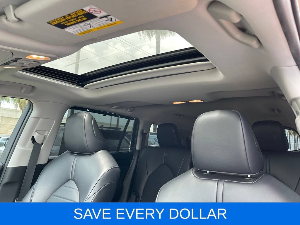 Used 2023 Toyota Highlander XLE FWD image 23