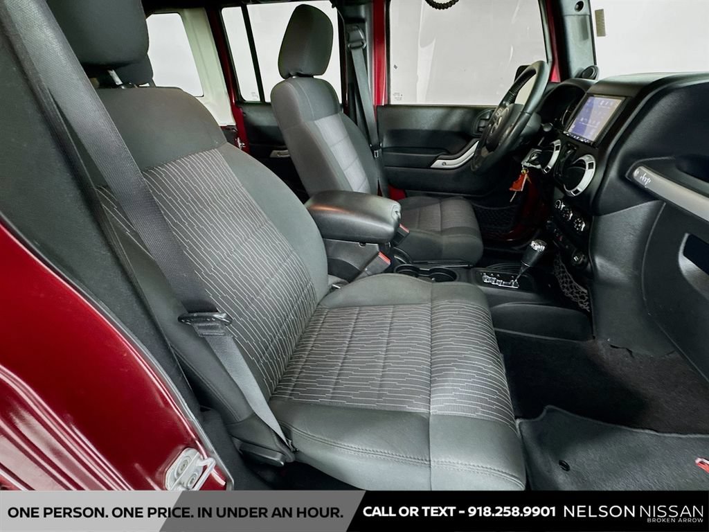 Used 2012 Jeep Wrangler Unlimited Rubicon w/ Dual Top Group AWD/4WD image 25