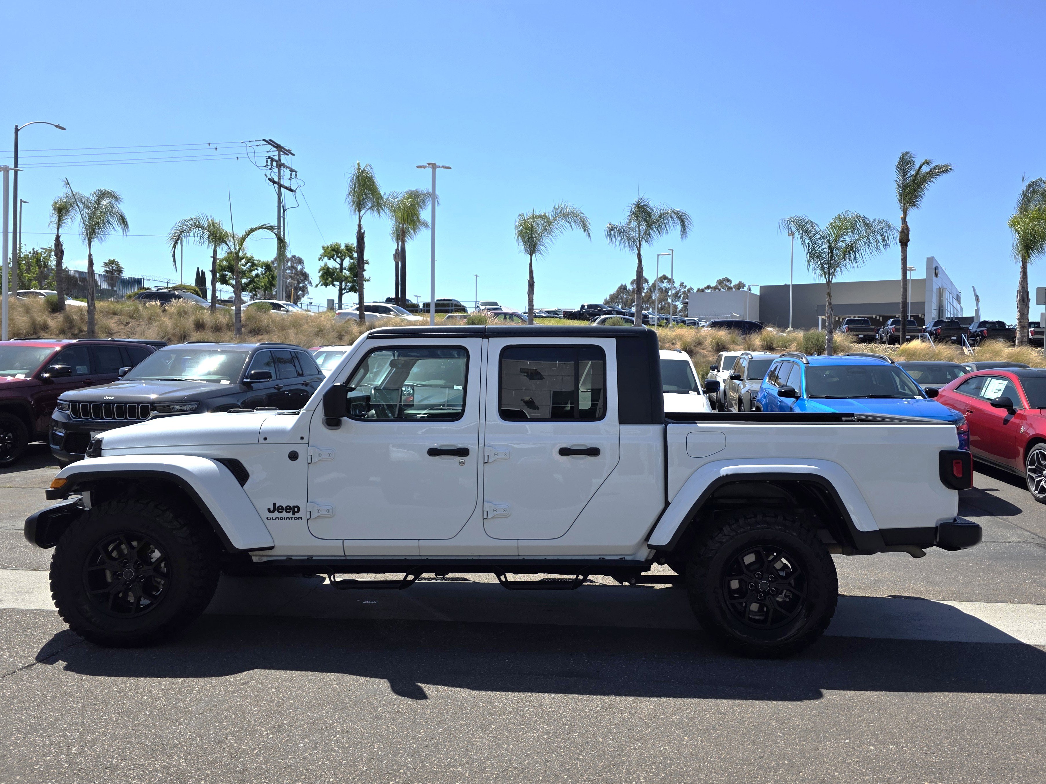 Used 2022 Jeep Gladiator Sport AWD/4WD image 2