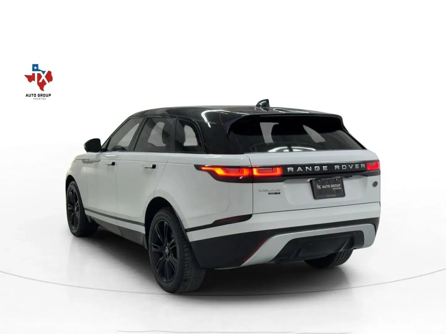 Used 2020 Land Rover Range Rover Velar S image 4