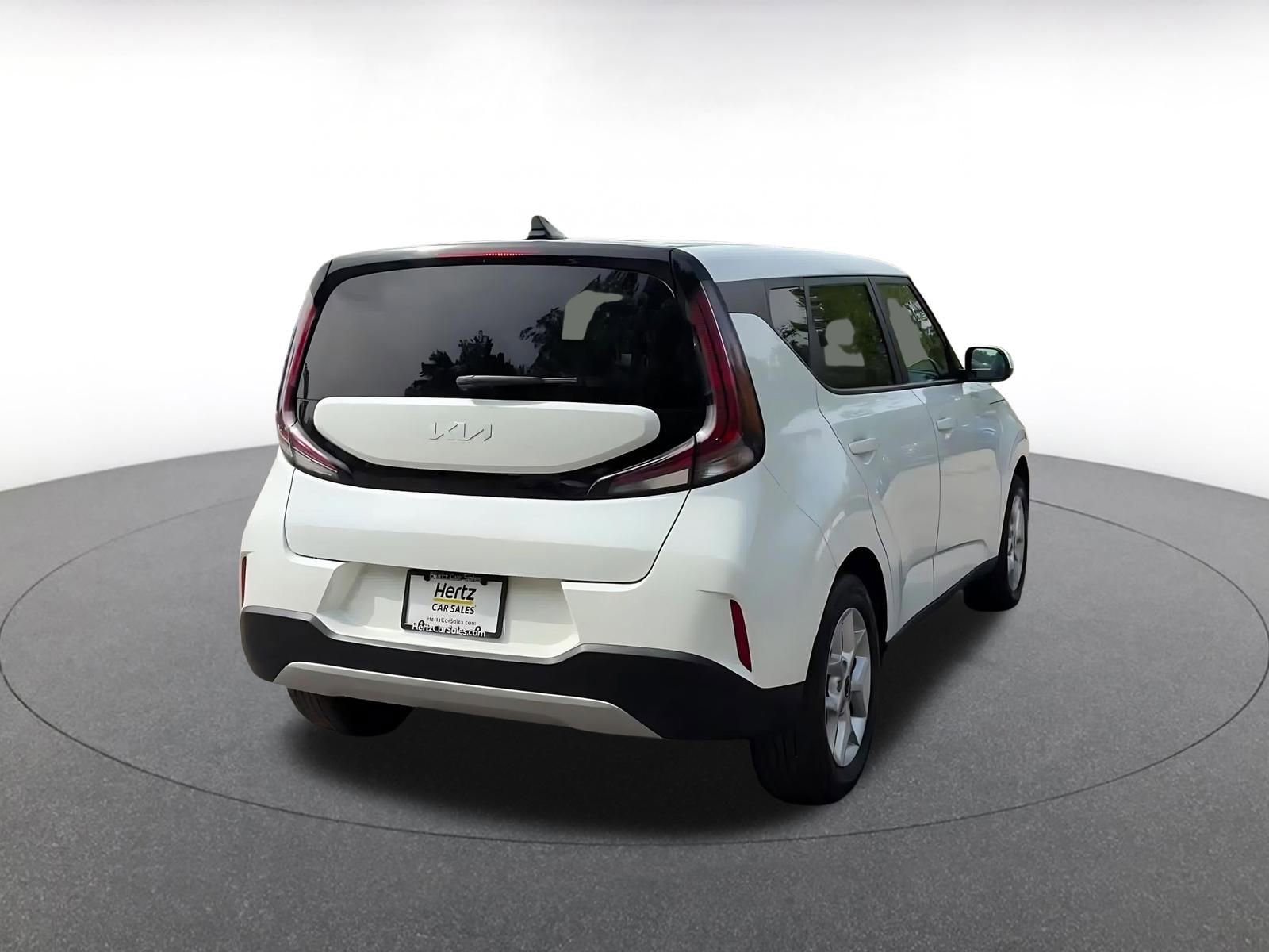 Used 2025 Kia Soul LX w/ LX Technology Package FWD image 14