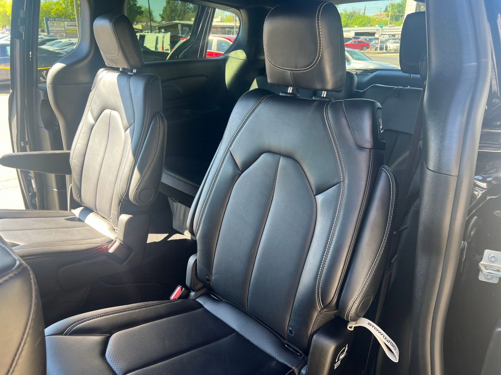 Used 2025 Chrysler Pacifica Select image 40