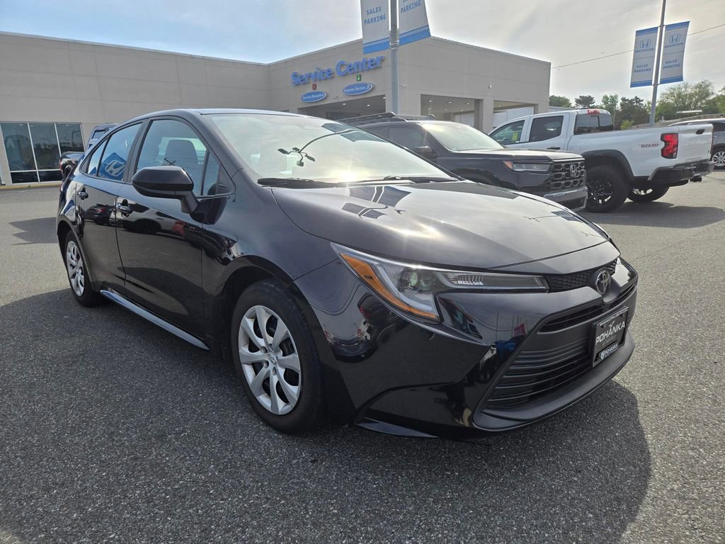 Used 2023 Toyota Corolla LE FWD image 3