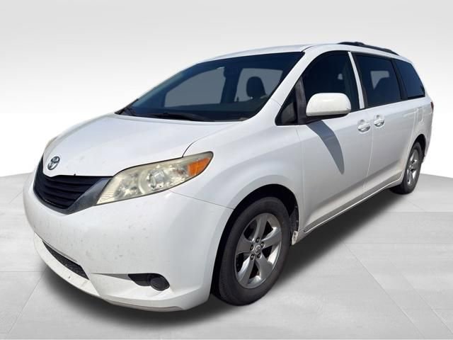 Used 2012 Toyota Sienna LE image 8