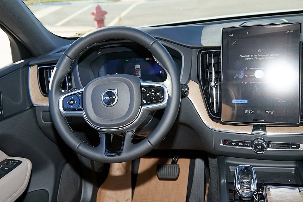 New 2026 Volvo XC60 B5 Plus w/ Protection Package Premier image 22