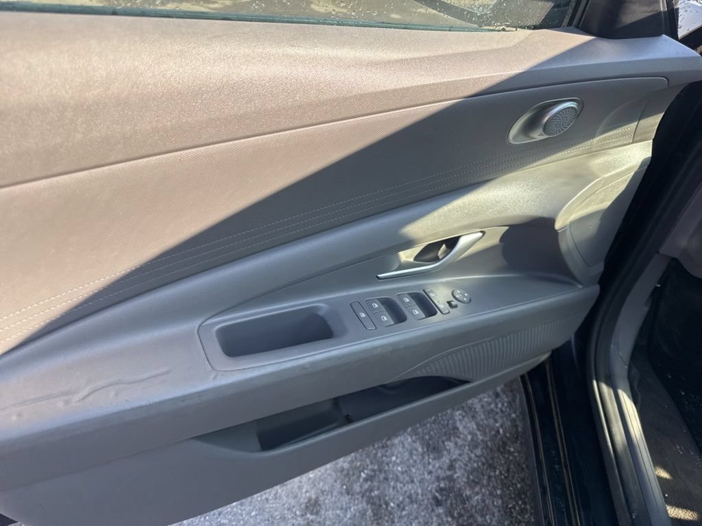 Used 2022 Hyundai Elantra SEL FWD image 18