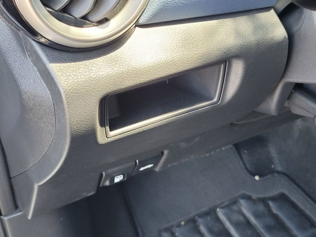 Used 2025 Nissan Versa SV w/ Trunk Package FWD image 17