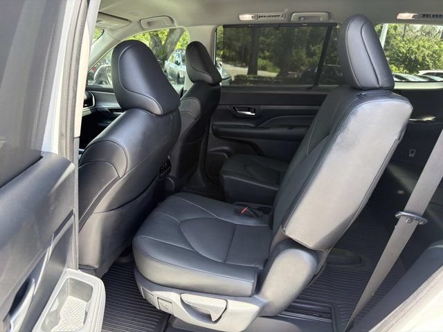 Certified 2024 Toyota Grand Highlander FWD image 14