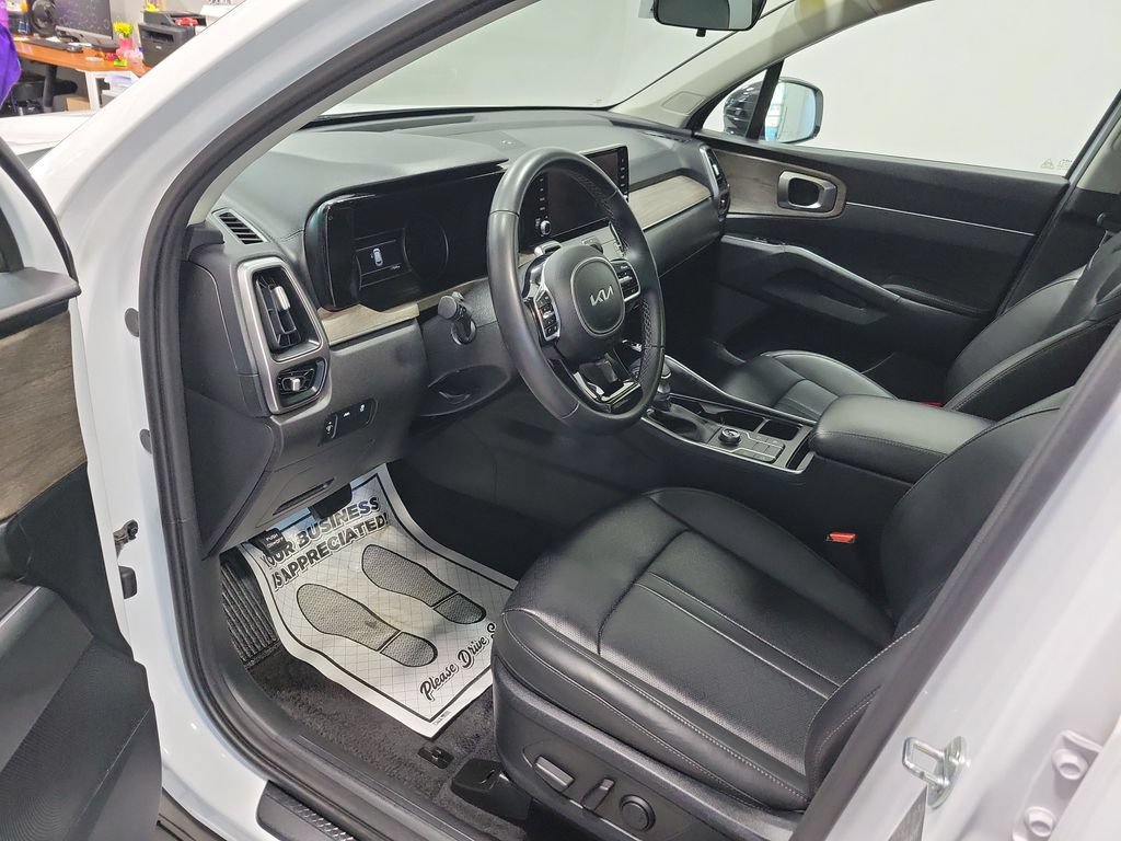 Used 2023 Kia Sorento S w/ Panoramic Sunroof Package AWD/4WD image 26