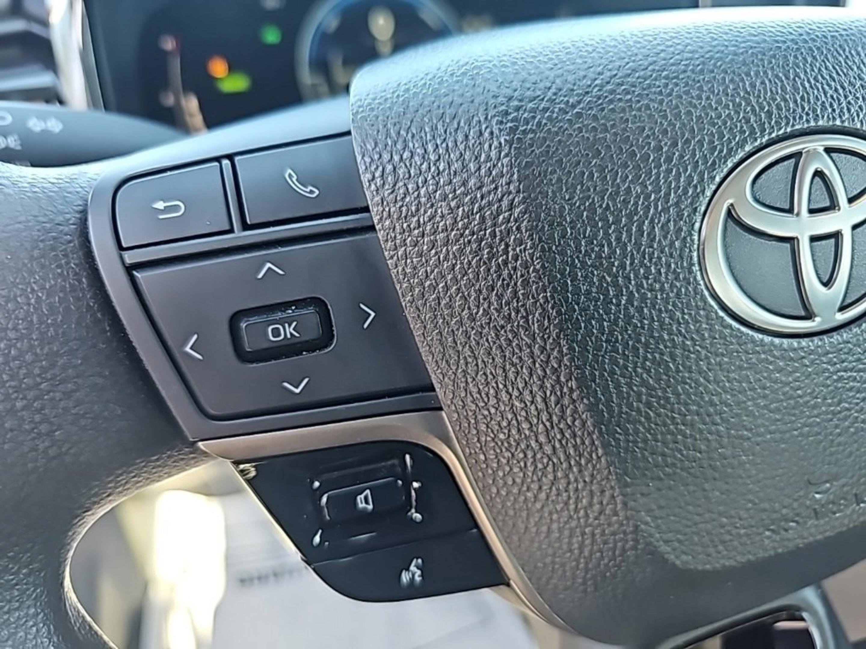 Used 2025 Toyota Camry LE image 11