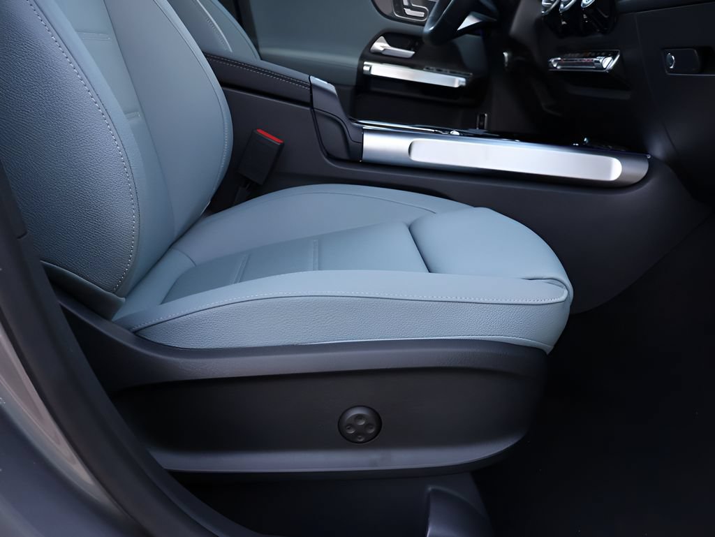 New 2026 Mercedes-Benz GLB 250 4MATIC image 12