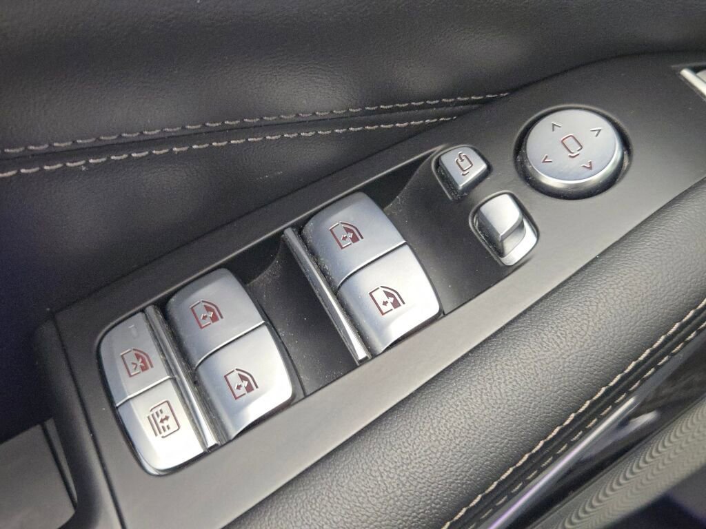 Used 2024 BMW X7 M60i w/ Executive Package image 24