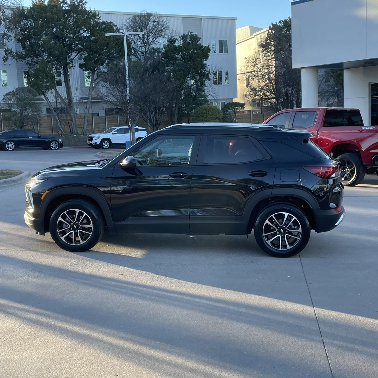 Used 2025 Chevrolet TrailBlazer LT image 3