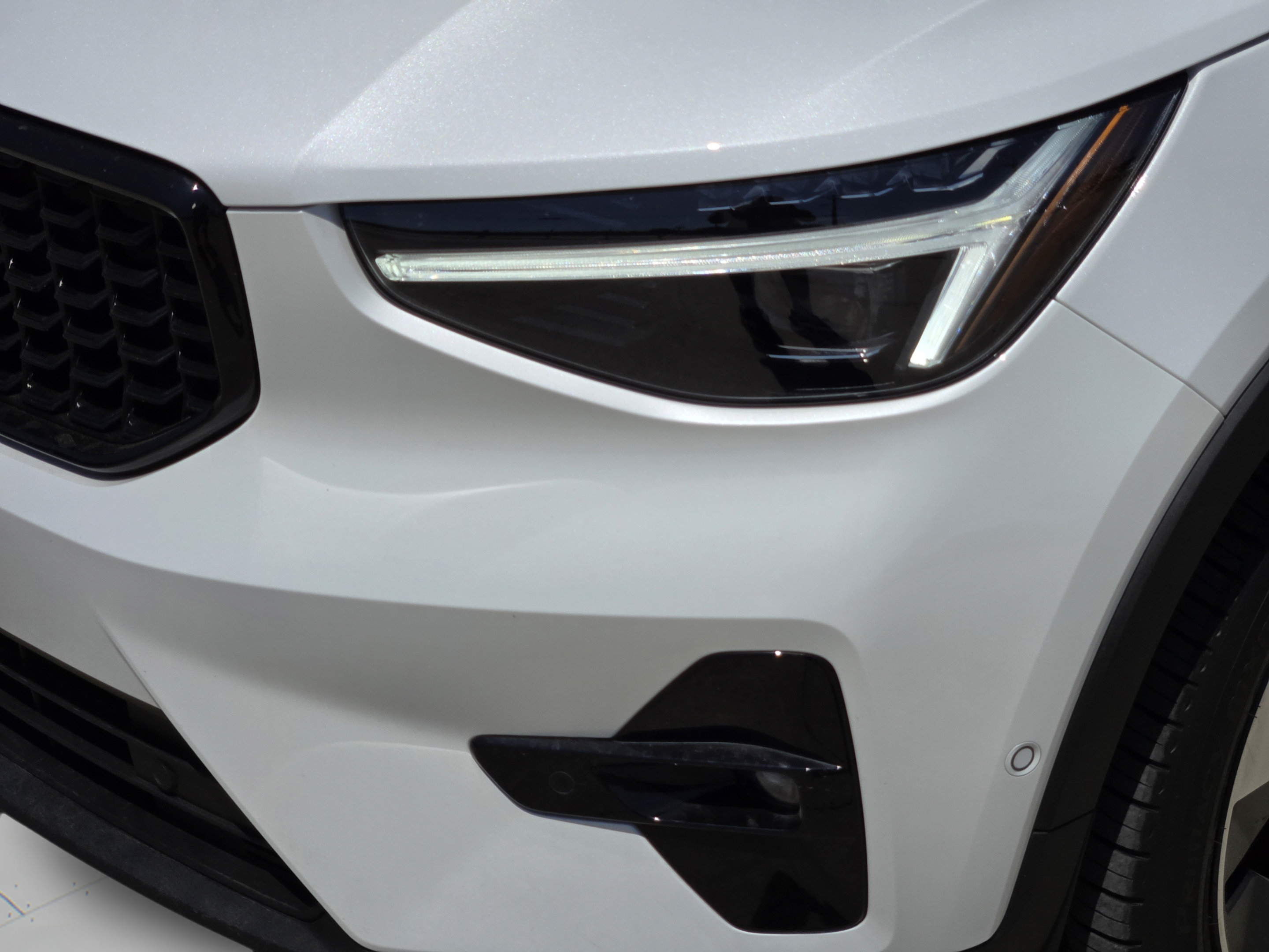Certified 2026 Volvo XC40 B5 Plus w/ Protection Package Premier AWD/4WD image 32