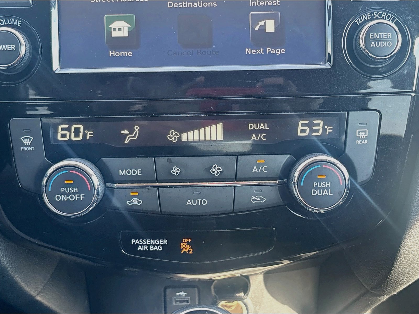 Used 2017 Nissan Rogue SV w/ SV Premium Package FWD image 16