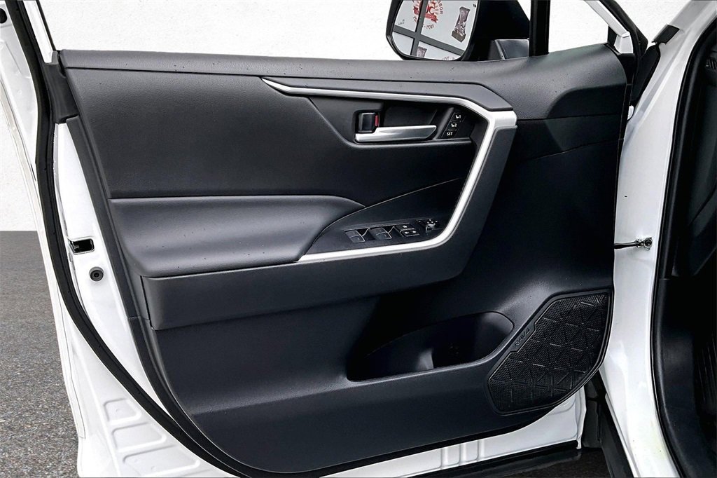 Used 2023 Toyota RAV4 XLE Premium image 17