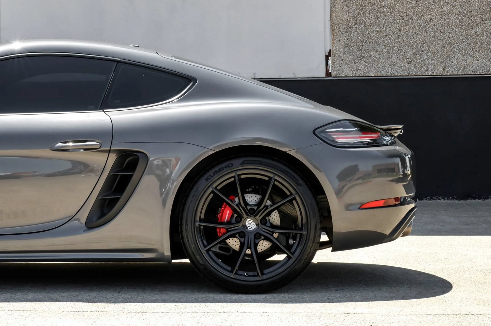 Used 2019 Porsche 718 Cayman S RWD image 16