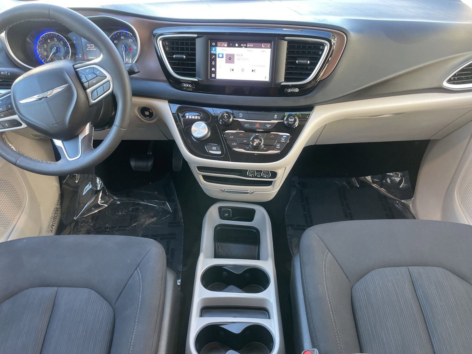 Used 2023 Chrysler Voyager LX FWD image 22