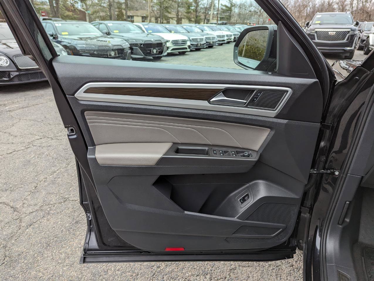 Used 2023 Volkswagen Atlas SE w/ Panoramic Sunroof Package image 11