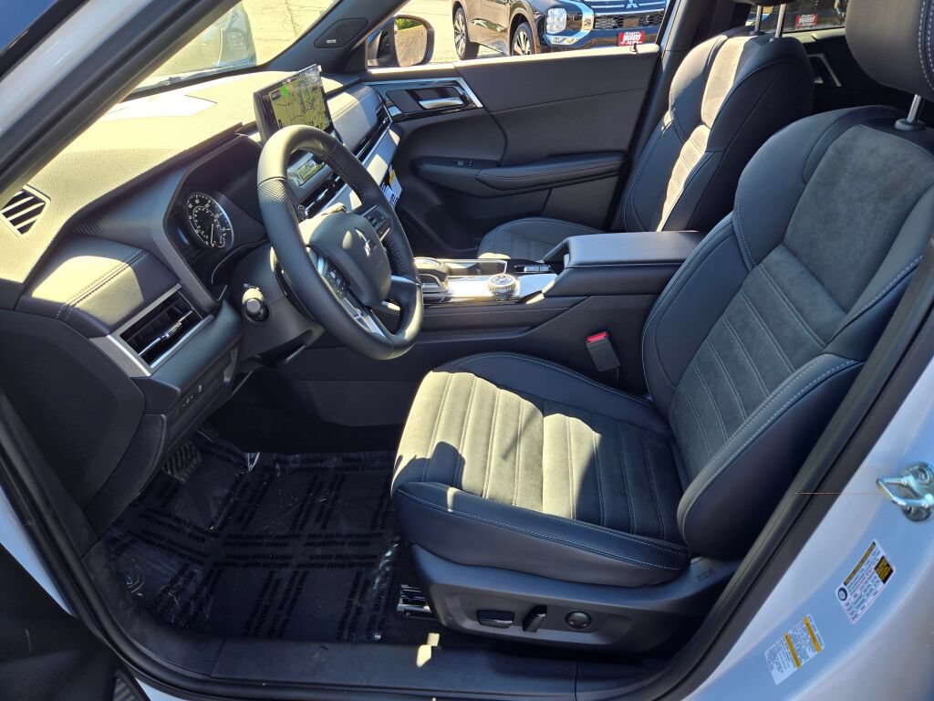 New 2026 Mitsubishi Outlander LE AWD/4WD image 15