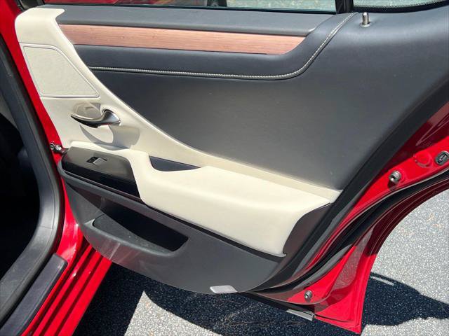 Certified 2025 Lexus ES 300h w/ Premium Package FWD image 16
