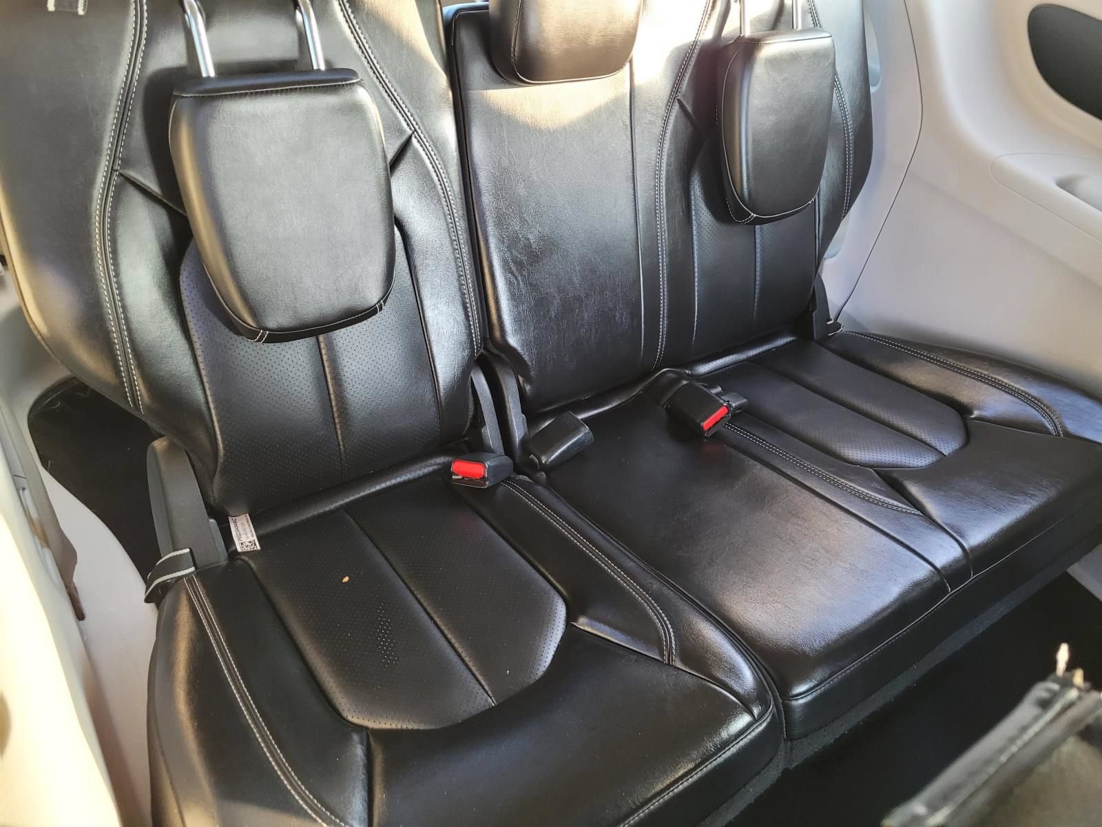 Used 2023 Chrysler Pacifica Touring-L FWD image 12