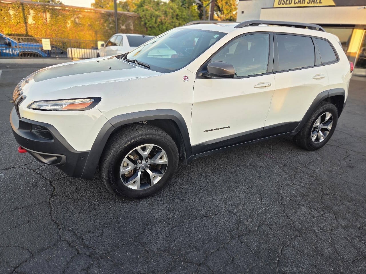 Used 2016 Jeep Cherokee Trailhawk w/ Comfort/Convenience Group AWD/4WD image 8