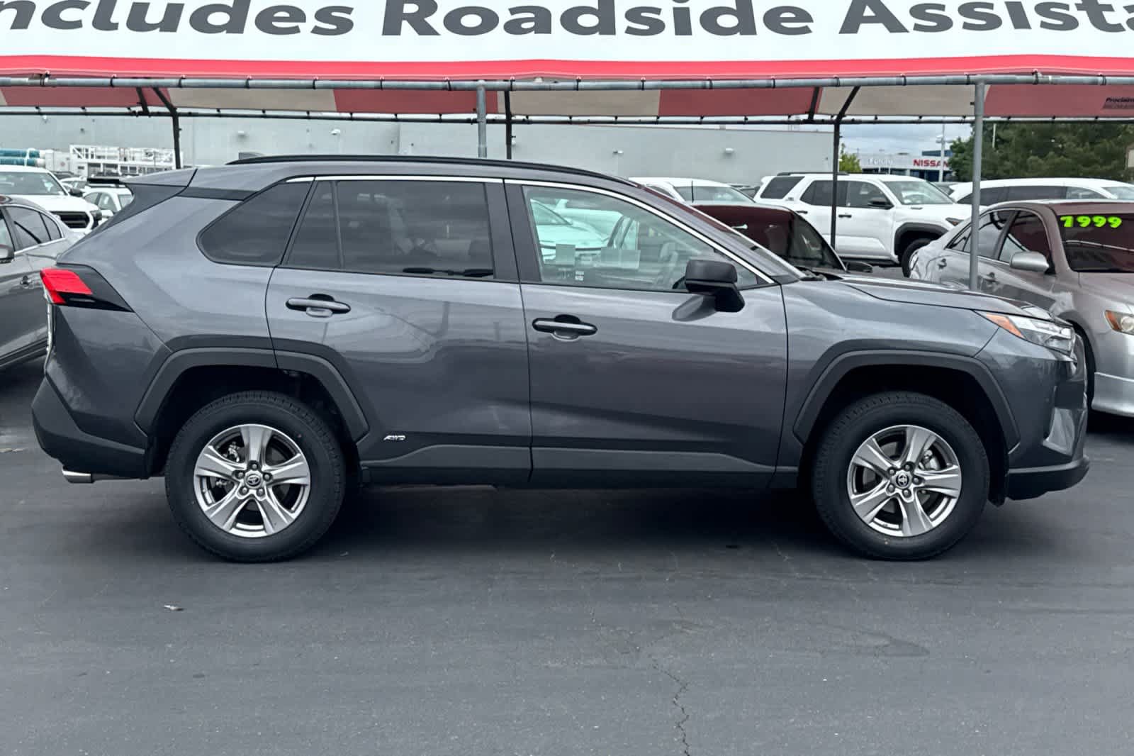 Certified 2024 Toyota RAV4 LE AWD/4WD image 6