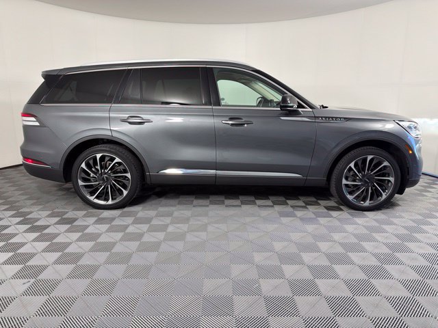 Used 2023 Lincoln Aviator Reserve w/ Equipment Group 201A AWD/4WD image 5