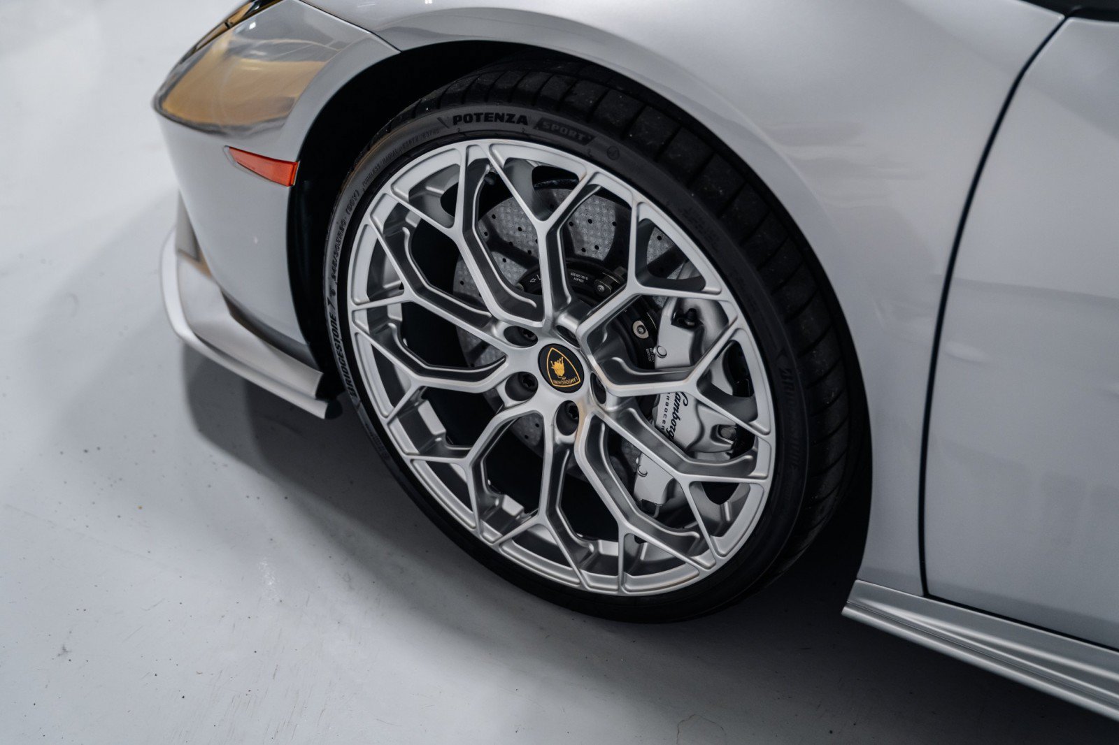 Used 2023 Lamborghini Huracan Tecnica RWD image 33