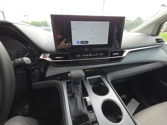Used 2025 Toyota Sienna LE FWD image 13