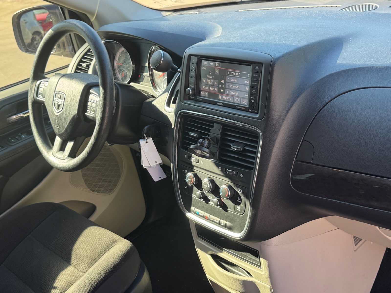 Used 2019 Dodge Grand Caravan SE w/ UConnect Hands-Free Group FWD image 24