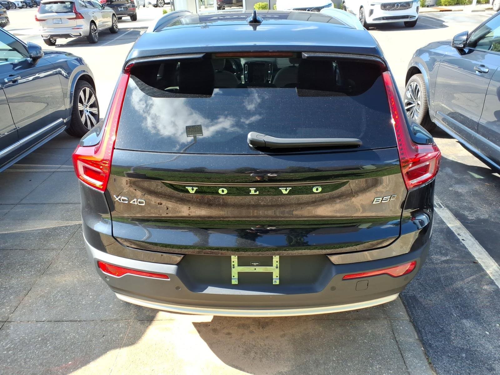 Used 2023 Volvo XC40 B5 Plus w/ Protection Package Premier AWD/4WD image 8