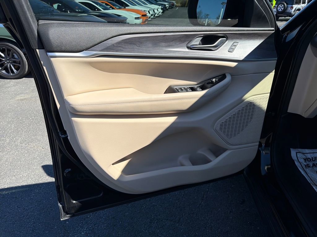 Used 2023 Jeep Grand Cherokee Limited image 18