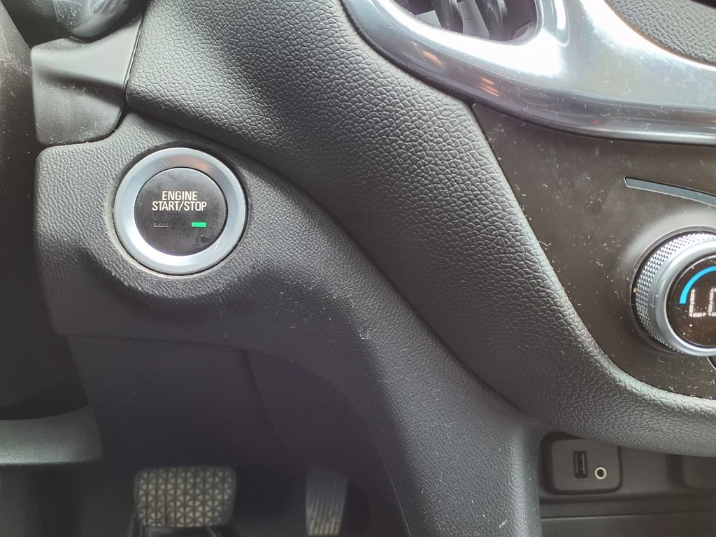 Used 2018 Chevrolet Equinox LT FWD image 26