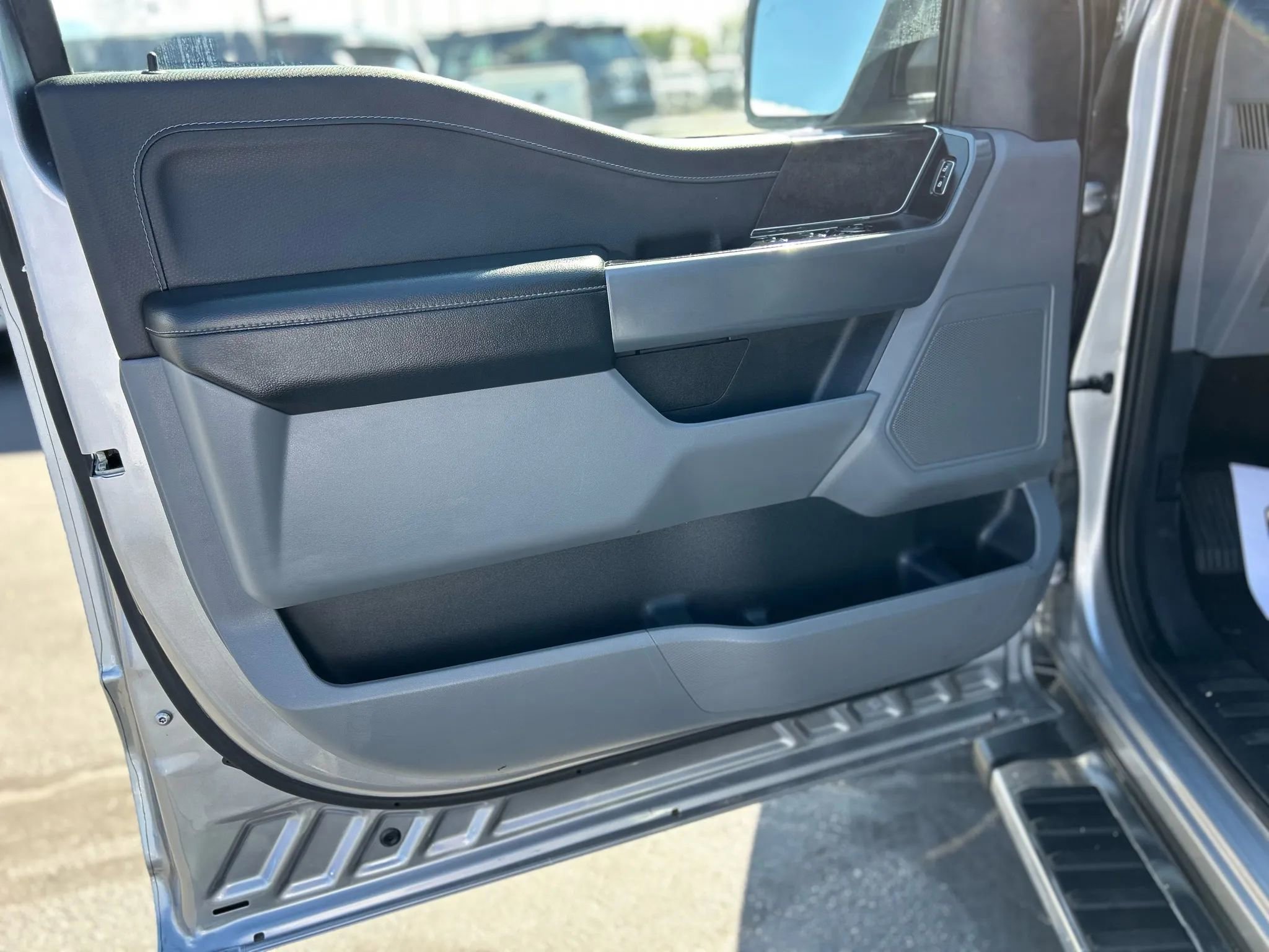 Used 2024 Ford F150 XLT w/ Mobile Office Package image 9