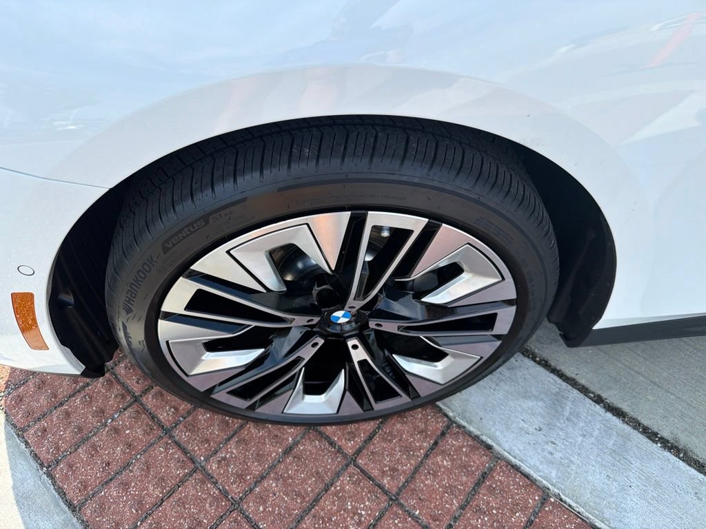 Used 2026 BMW 530i w/ Premium Package RWD image 10
