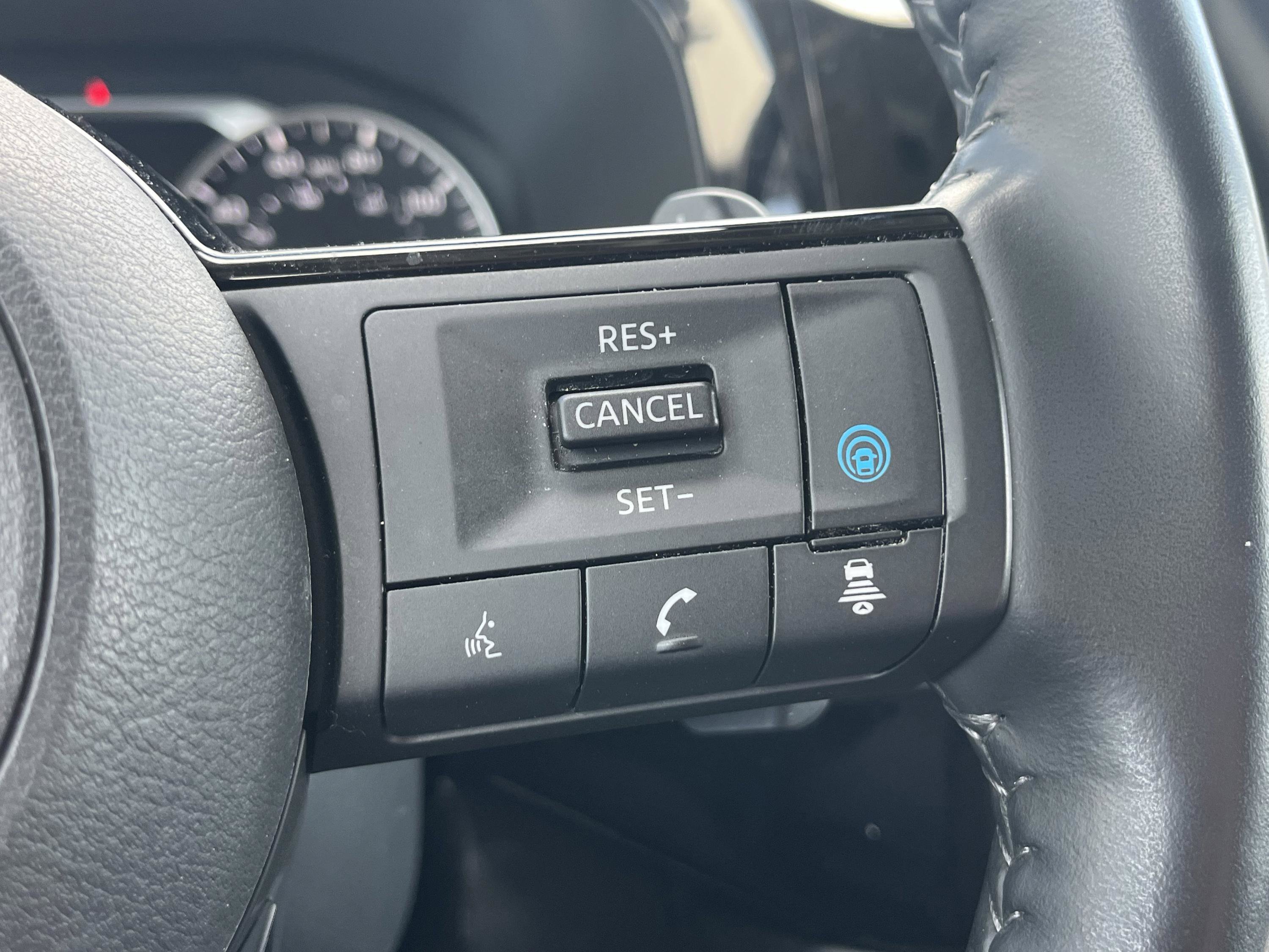 Used 2023 Nissan Pathfinder SL w/ Black Appearance Package AWD/4WD image 14