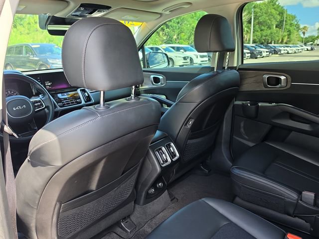 Used 2023 Kia Sorento EX w/ Panoramic Sunroof Package FWD image 11