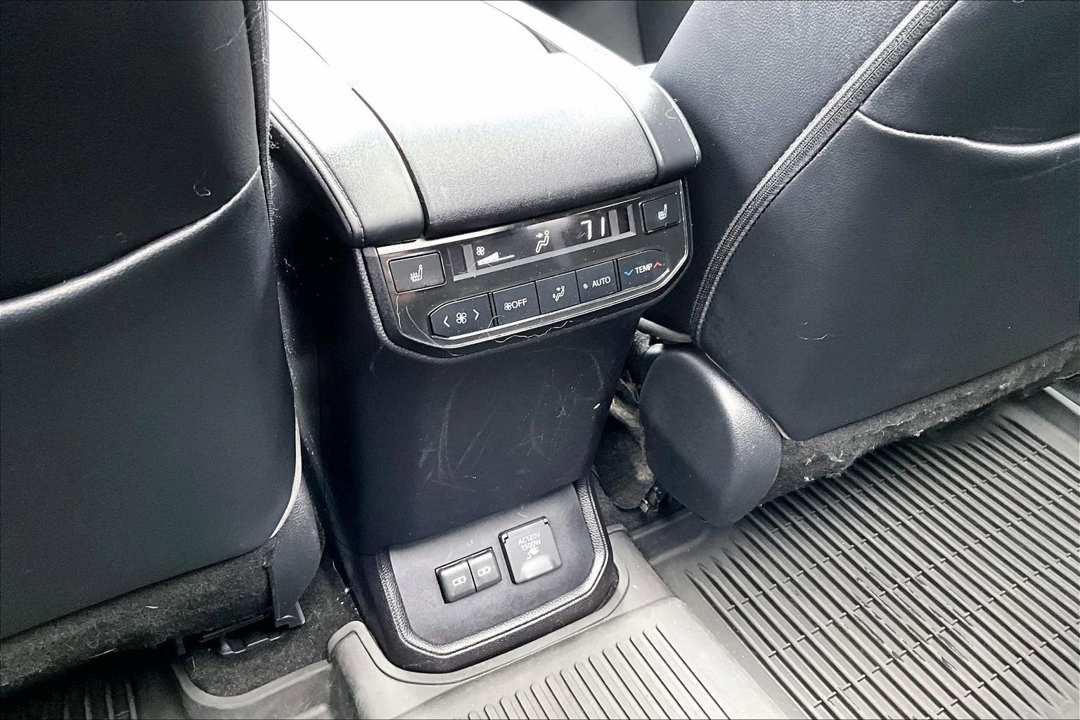 Used 2023 Toyota Highlander Platinum AWD/4WD image 10