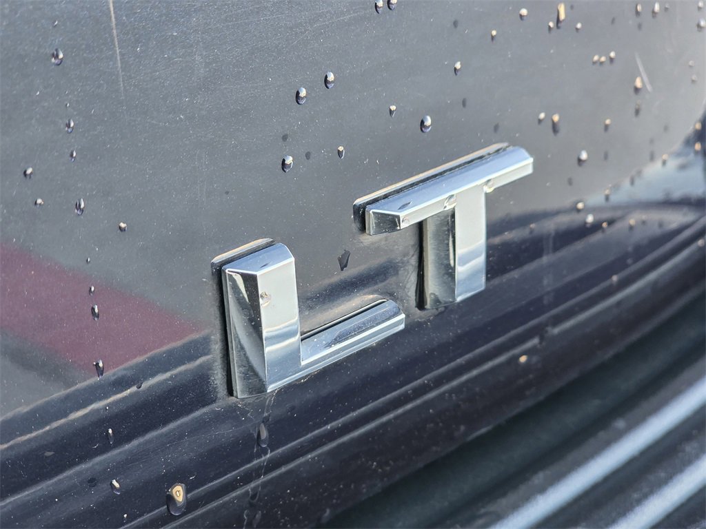 Used 2024 Chevrolet Suburban LT image 8