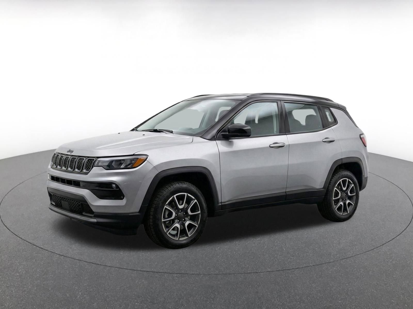 Used 2025 Jeep Compass Trailhawk AWD/4WD image 2