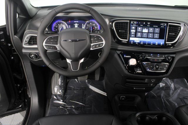 New 2026 Chrysler Pacifica Select image 10
